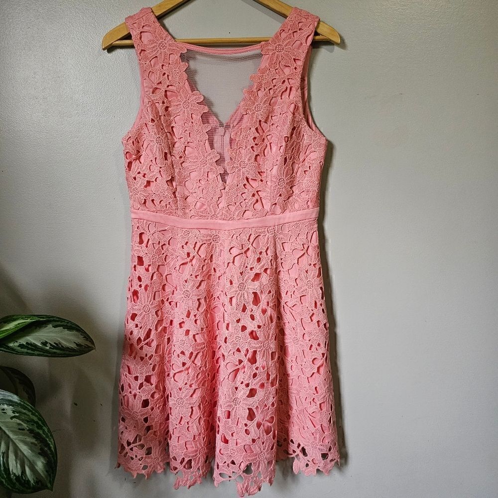 EUC CORAL/PEACH LACE DEEP V NECK SLATER SHORT DRESS SIZE L